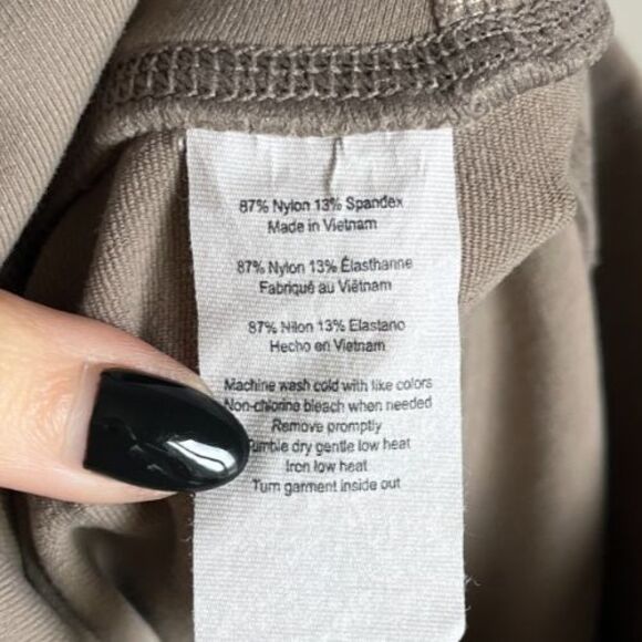 Alo Yoga High-Waist Coast Capri in Beige Size SMALL - Picture 6 of 6